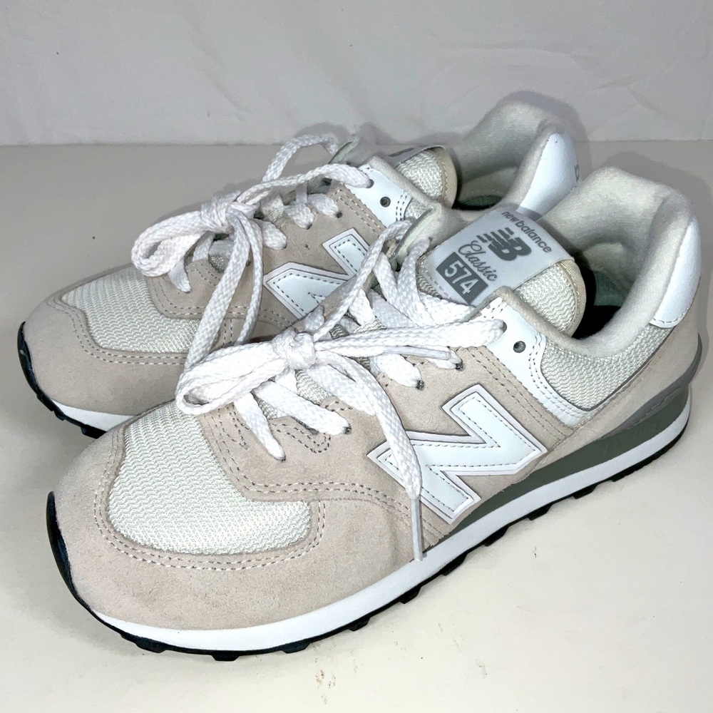 NWOB Women’s New Balance Classic 574 Core Sneakers Nimbus Cloud & White Size 7.5